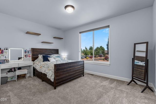 4137 NW 39th Drive, Redmond, OR 97756