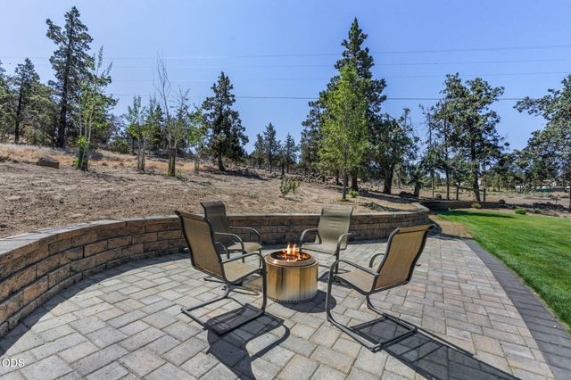 4137 NW 39th Drive, Redmond, OR 97756