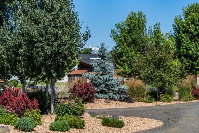 4137 NW 39th Drive, Redmond, OR 97756