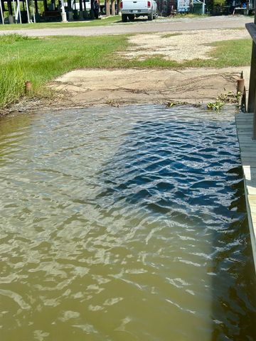 1004 Four Point Rd, Dulac, LA 70353