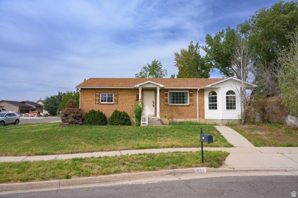 951 E SOUTH FORK CIR, Sandy, UT 84094 — exterior