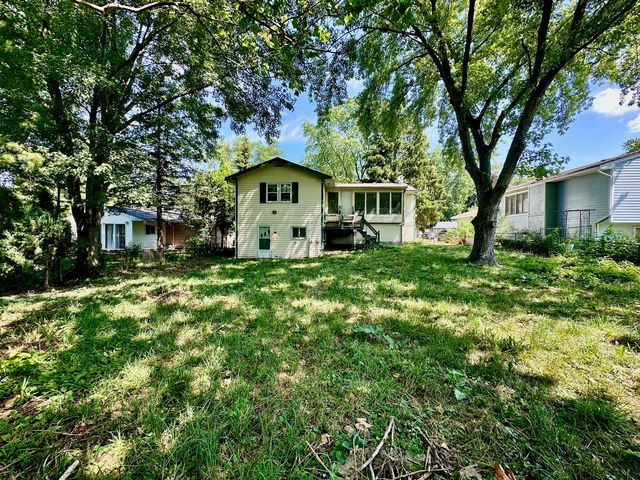 899 Carl Avenue, Elgin, IL 60120