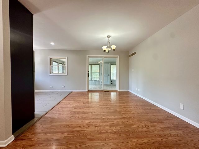 899 Carl Avenue, Elgin, IL 60120