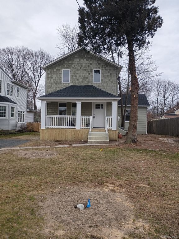 9 Cleveland Avenue, Sayville, NY 11782