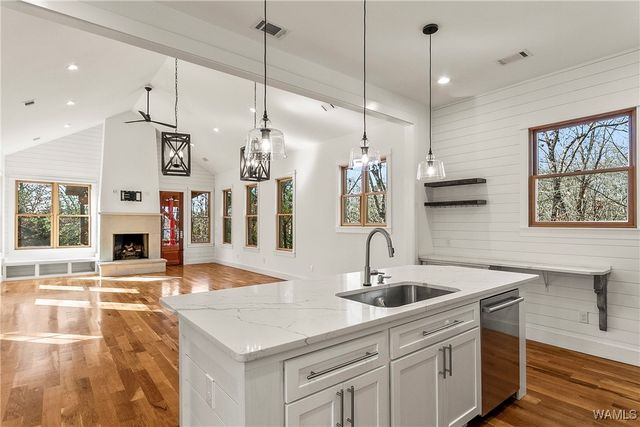 15340 Stonehedge Cliffs, Northport, AL 35475