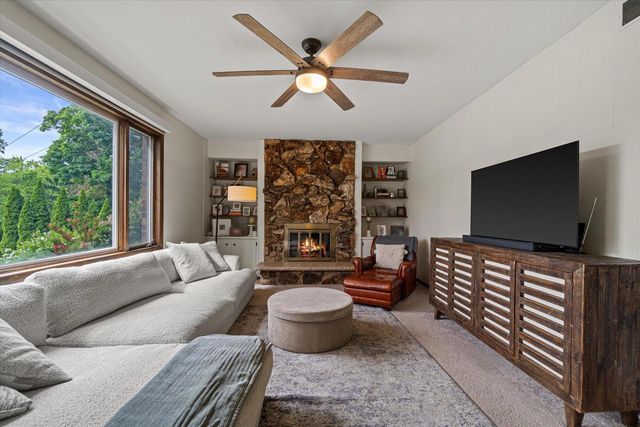 3560 Goetz DRIVE, Brookfield, WI 53005