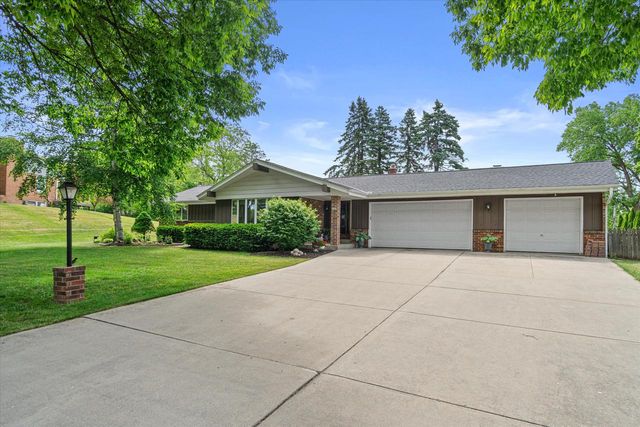 3560 Goetz DRIVE, Brookfield, WI 53005