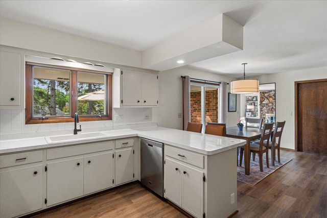 3560 Goetz DRIVE, Brookfield, WI 53005