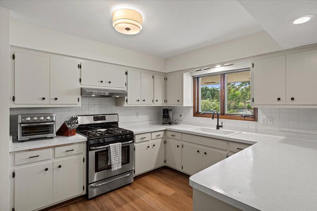 3560 Goetz DRIVE, Brookfield, WI 53005