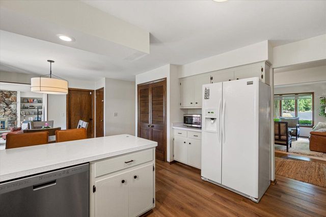 3560 Goetz DRIVE, Brookfield, WI 53005