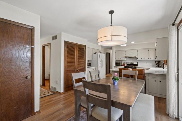 3560 Goetz DRIVE, Brookfield, WI 53005