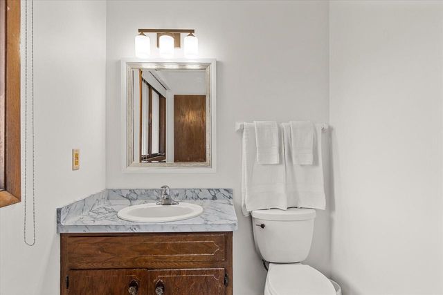 3560 Goetz DRIVE, Brookfield, WI 53005