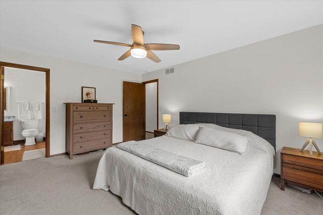 3560 Goetz DRIVE, Brookfield, WI 53005