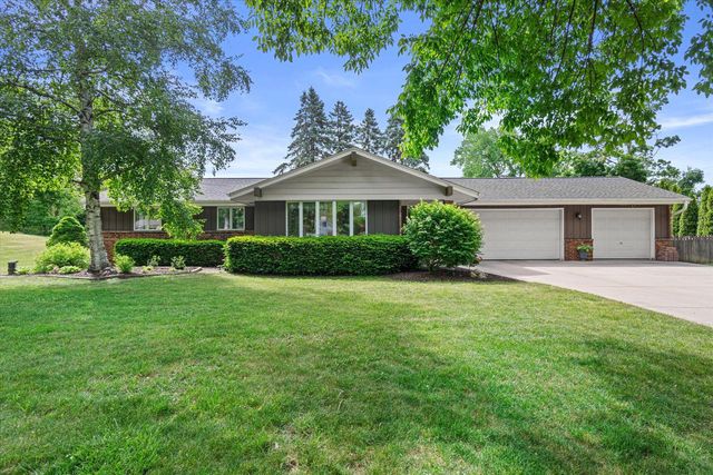 3560 Goetz DRIVE, Brookfield, WI 53005