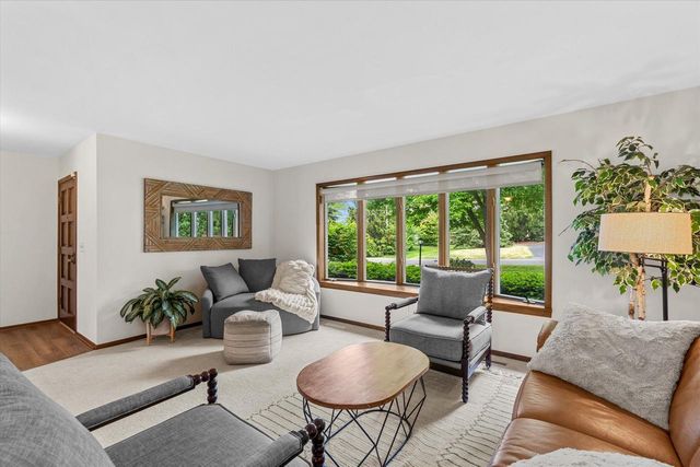 3560 Goetz DRIVE, Brookfield, WI 53005