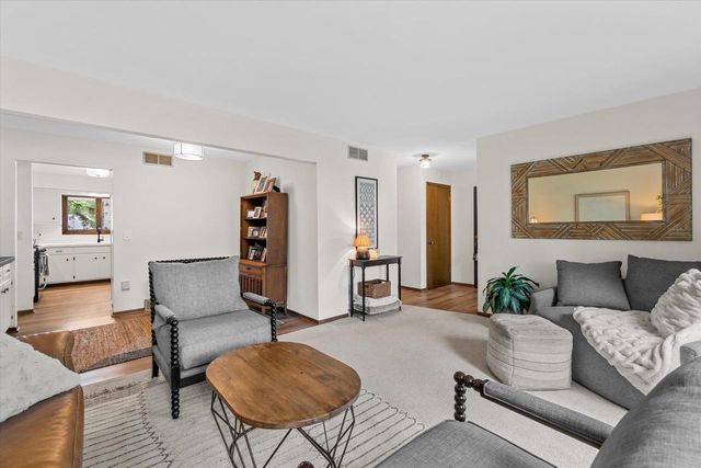 3560 Goetz DRIVE, Brookfield, WI 53005