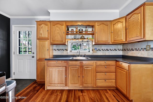 1324 Lance Dr, Louisville, KY 40216