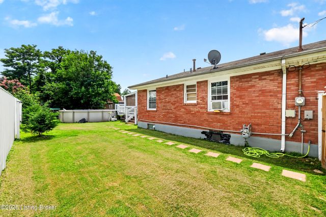 1324 Lance Dr, Louisville, KY 40216