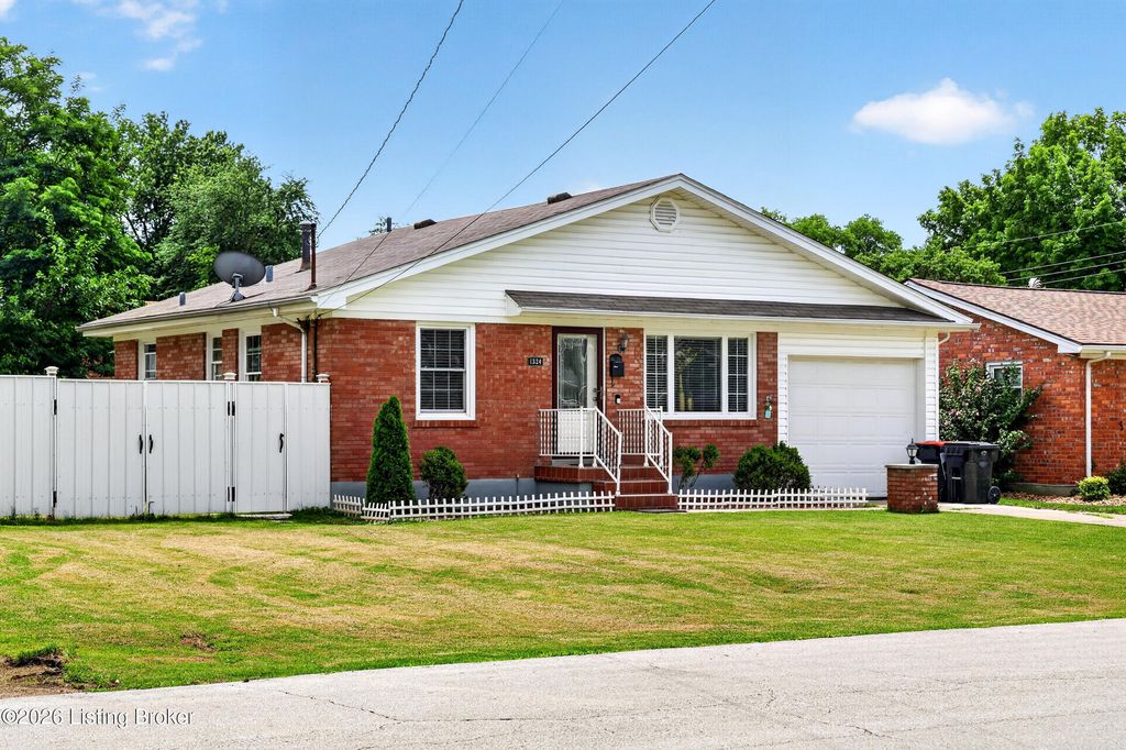 1324 Lance Dr, Louisville, KY 40216