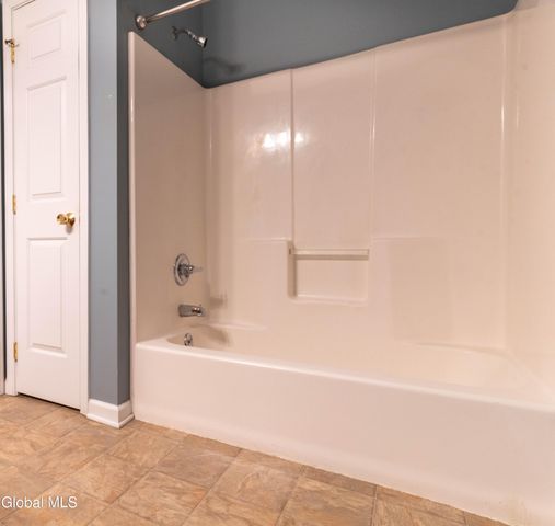 602 Worthington Terrace, North Greenbush, NY 12198