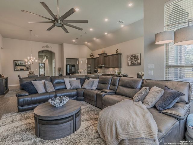 180 Cimarron, Boerne, TX 78006