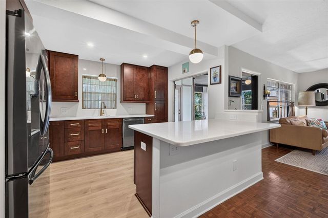 4819 8TH AVENUE N 201, St Petersburg, FL 33713