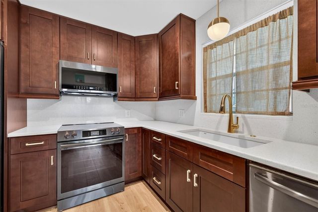 4819 8TH AVENUE N 201, St Petersburg, FL 33713