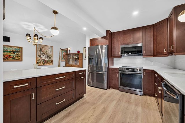 4819 8TH AVENUE N 201, St Petersburg, FL 33713