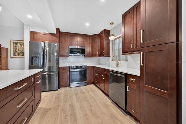 4819 8TH AVENUE N 201, St Petersburg, FL 33713