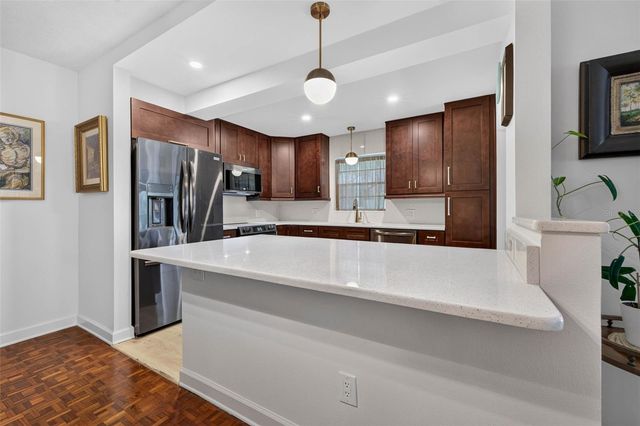 4819 8TH AVENUE N 201, St Petersburg, FL 33713