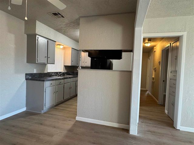 2821 NW 23rd St, Lawton, OK 73505