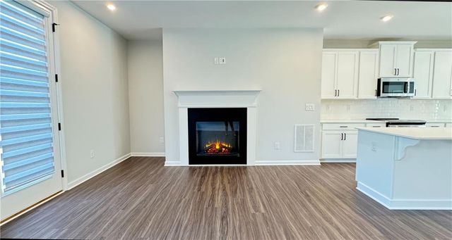 1475 Creekside Circle NW, Atlanta, GA 30318