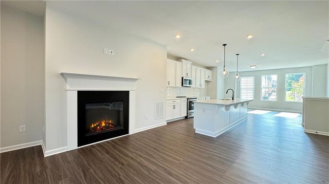 1475 Creekside Circle NW, Atlanta, GA 30318