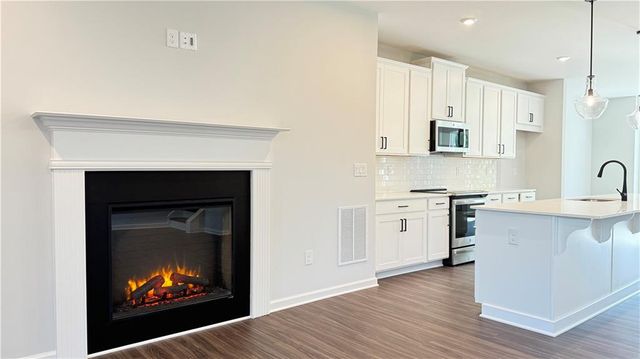 1475 Creekside Circle NW, Atlanta, GA 30318
