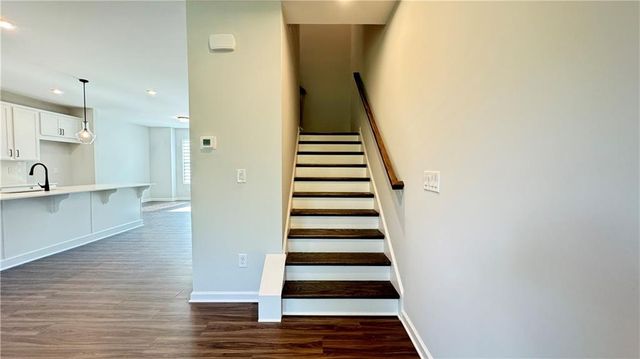 1475 Creekside Circle NW, Atlanta, GA 30318