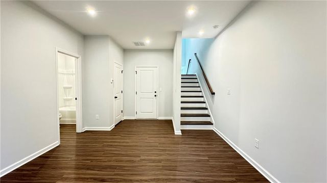 1475 Creekside Circle NW, Atlanta, GA 30318