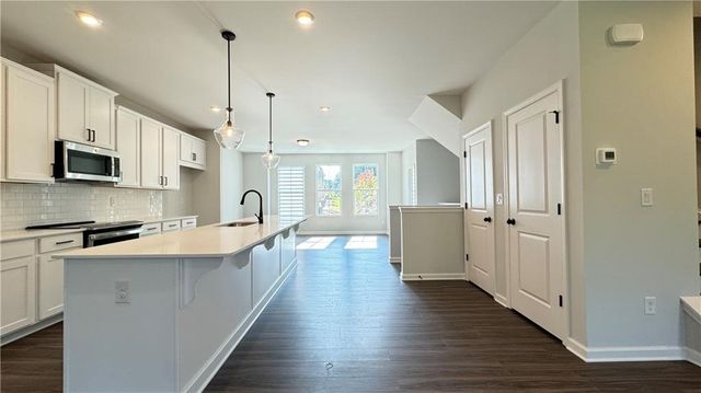 1475 Creekside Circle NW, Atlanta, GA 30318