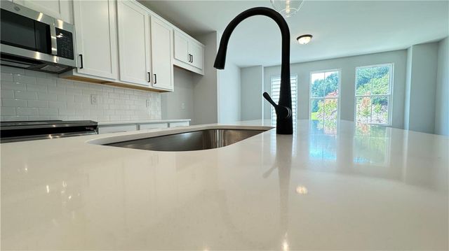 1475 Creekside Circle NW, Atlanta, GA 30318