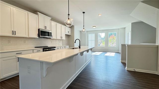 1475 Creekside Circle NW, Atlanta, GA 30318