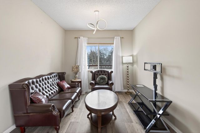 8588 Savanna Oaks Lane, Woodbury, MN 55125