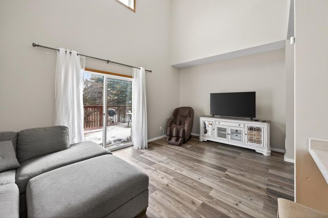 8588 Savanna Oaks Lane, Woodbury, MN 55125