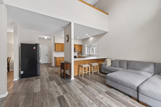 8588 Savanna Oaks Lane, Woodbury, MN 55125