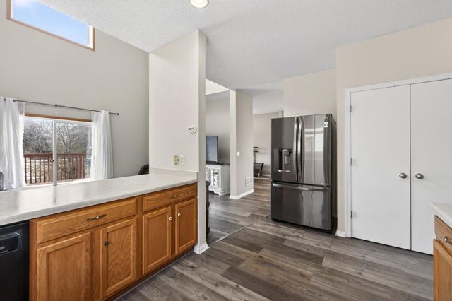 8588 Savanna Oaks Lane, Woodbury, MN 55125