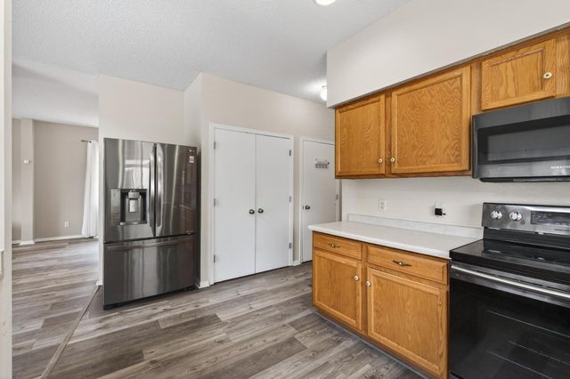 8588 Savanna Oaks Lane, Woodbury, MN 55125