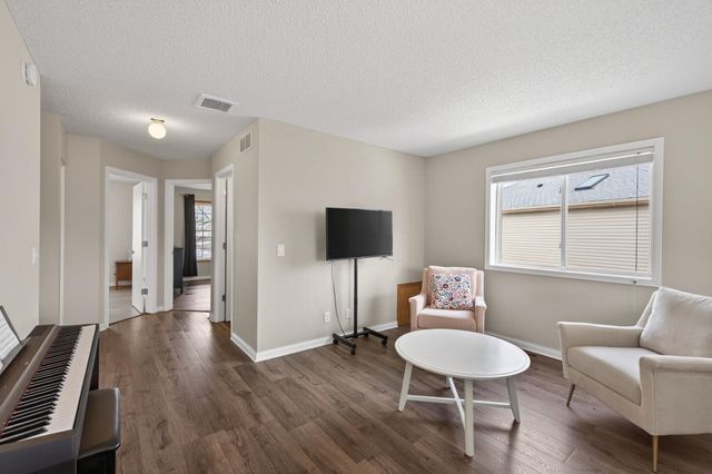 8588 Savanna Oaks Lane, Woodbury, MN 55125