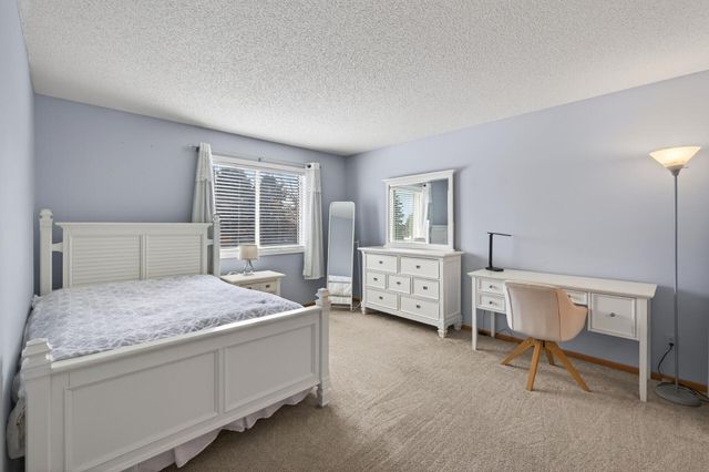 8588 Savanna Oaks Lane, Woodbury, MN 55125