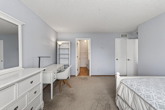 8588 Savanna Oaks Lane, Woodbury, MN 55125