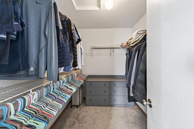 8588 Savanna Oaks Lane, Woodbury, MN 55125