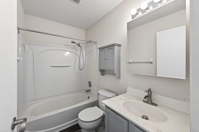 8588 Savanna Oaks Lane, Woodbury, MN 55125