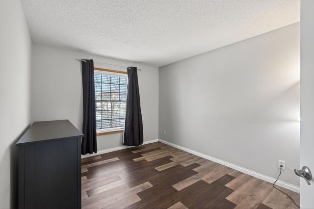 8588 Savanna Oaks Lane, Woodbury, MN 55125